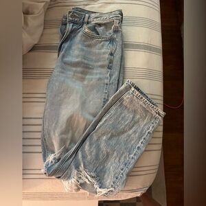American Eagle boyfriend jeans! Light wash